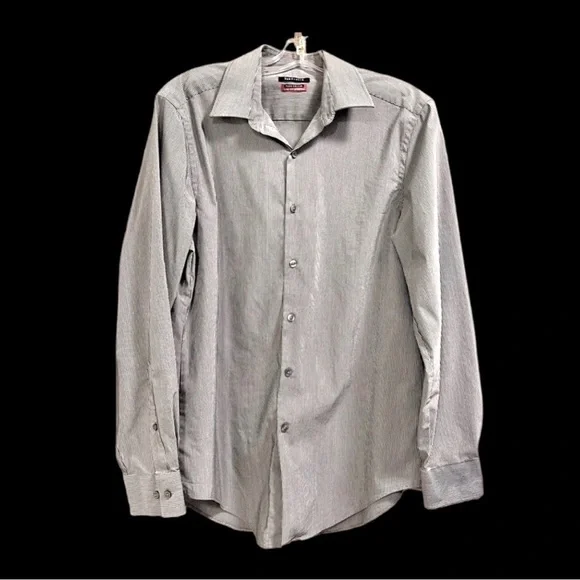 𝅺Men’s Van Heusen button down dress shirt. - Picture 2 of 8